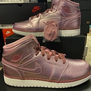 NIKE AIR JORDAN 1 MID SE 'PINK ROSE' GS SZ 7Y 8.5W